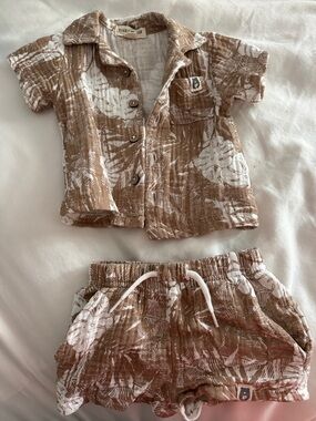 Kids Brown Leaf-Print Pajama Set by Rylee + Cru